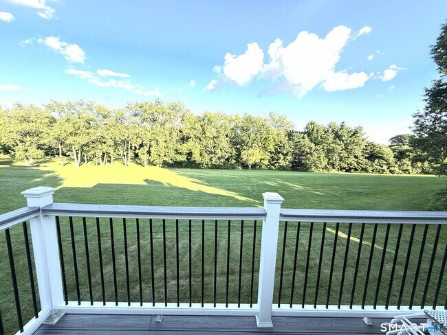 Building Photo - 204 Country Club Ct