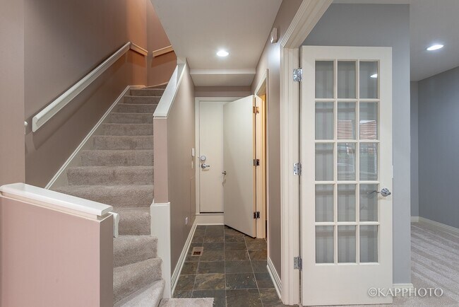 Building Photo - 1117 W Monroe St