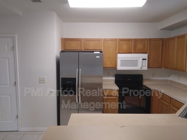 Building Photo - 6142 Olivedale Dr