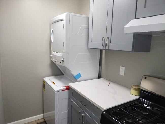 Building Photo - 48 Dupont Pl