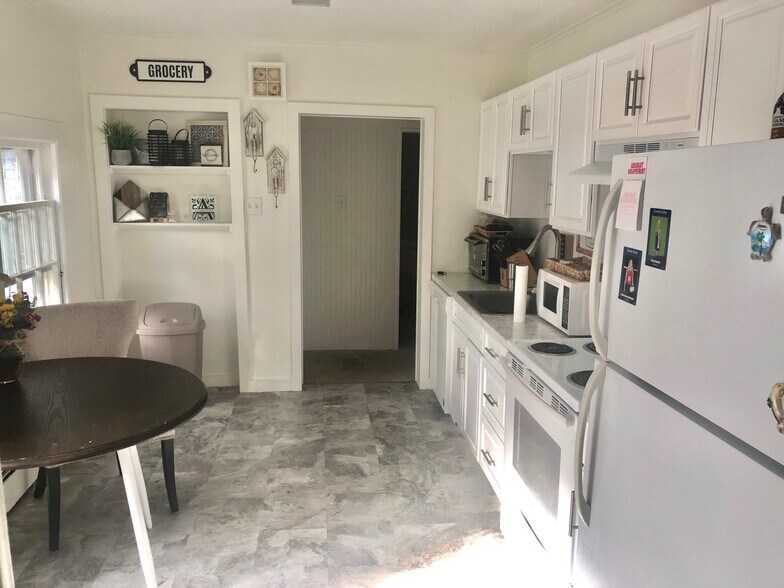 Building Photo - 53 White St