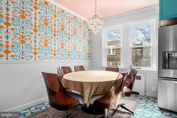Eat-in Kitchen - 5734 Woodbine Ave