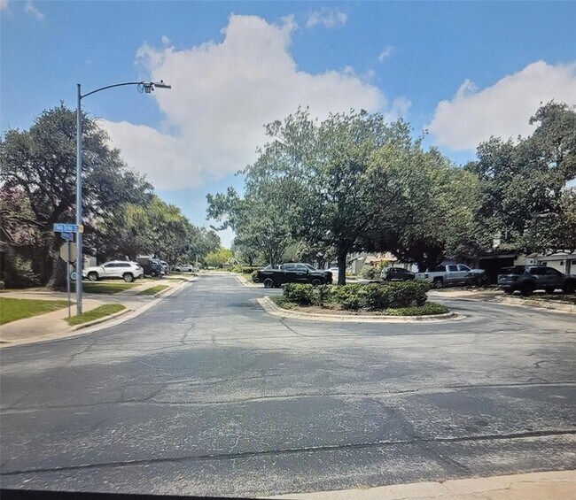 Building Photo - 12021 Shady Springs Rd