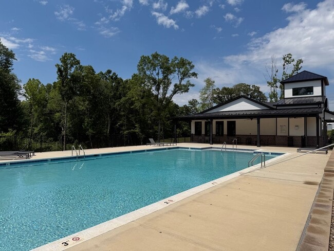 Building Photo - The Allure Townhomes Newer Rustburg Community