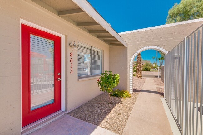 Building Photo - $0 First Month Rent! Remodeled 2 Bed Casita w/ Private Patio, W/D & Pool