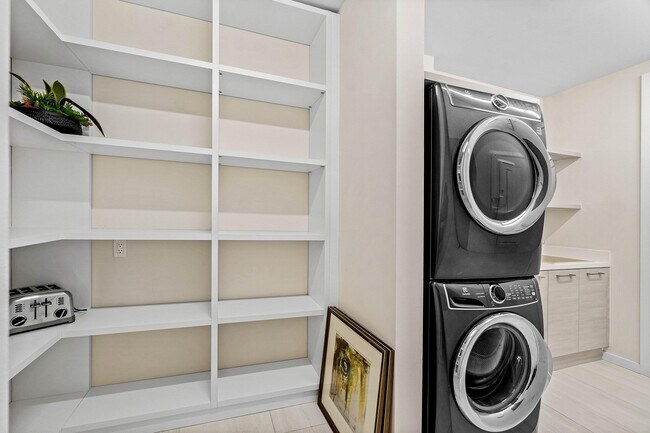 Building Photo - 200 SE Mizner Blvd