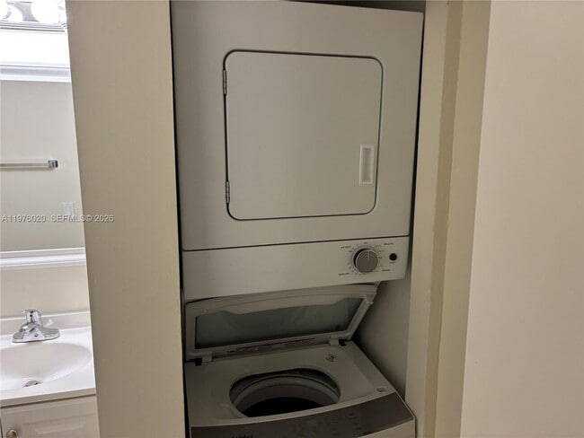 Building Photo - 8305 SW 152nd Ave