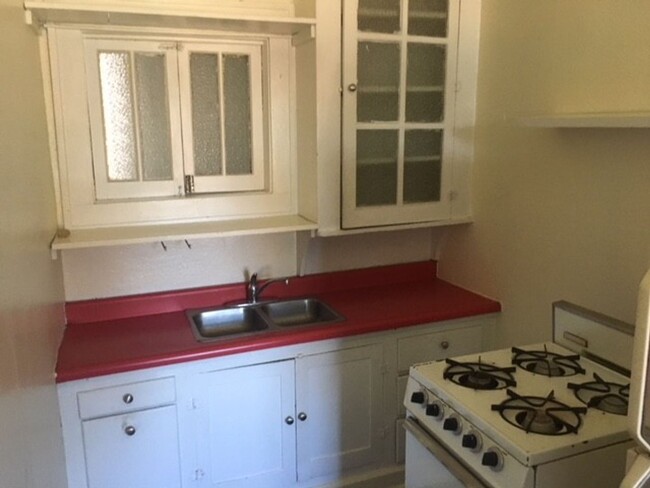 Building Photo - 1 bed/1 bath APT just south of downtown
