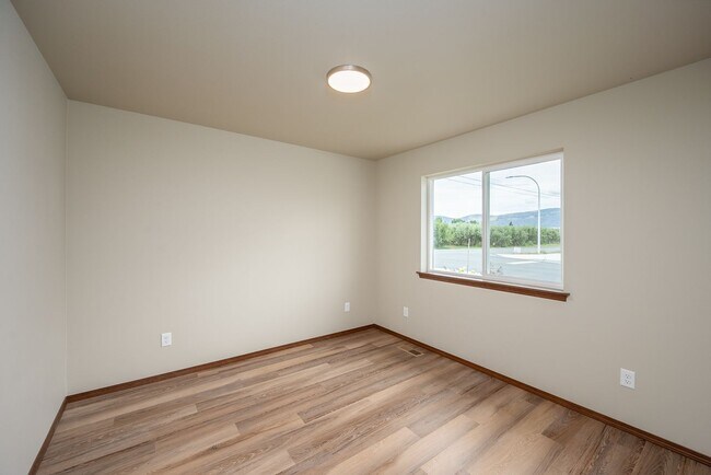 Building Photo - 389 S Newton Ave