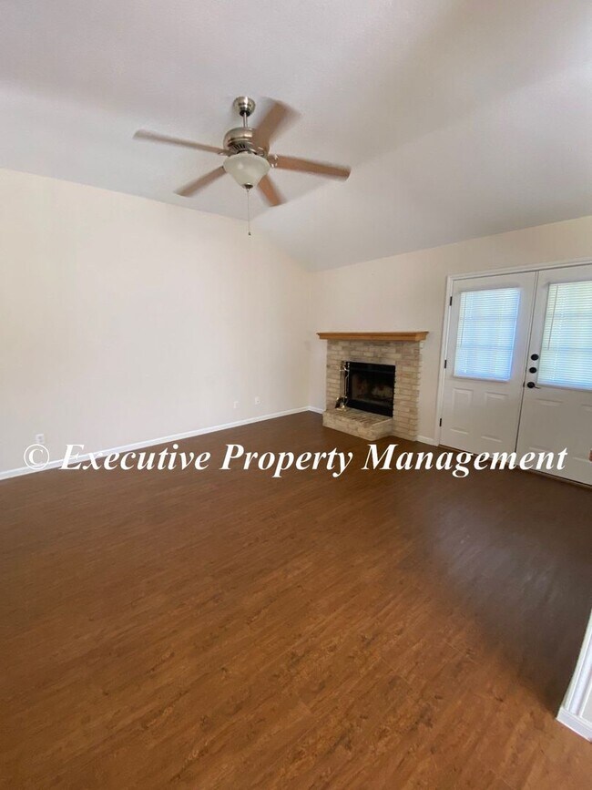 Building Photo - 917 Whirlaway Dr