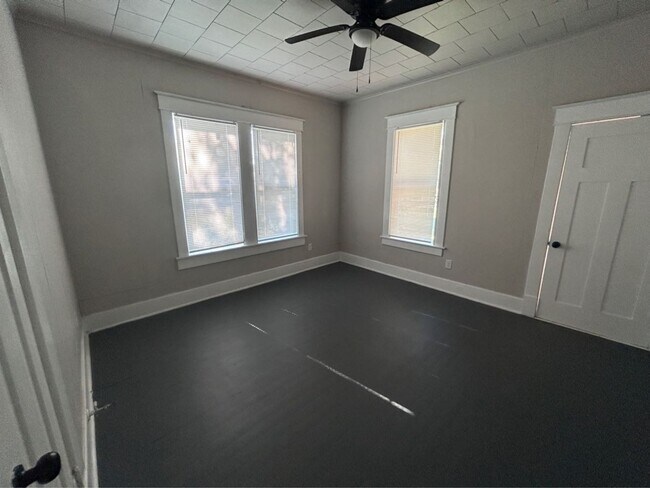 Building Photo - 1710 W 15th St