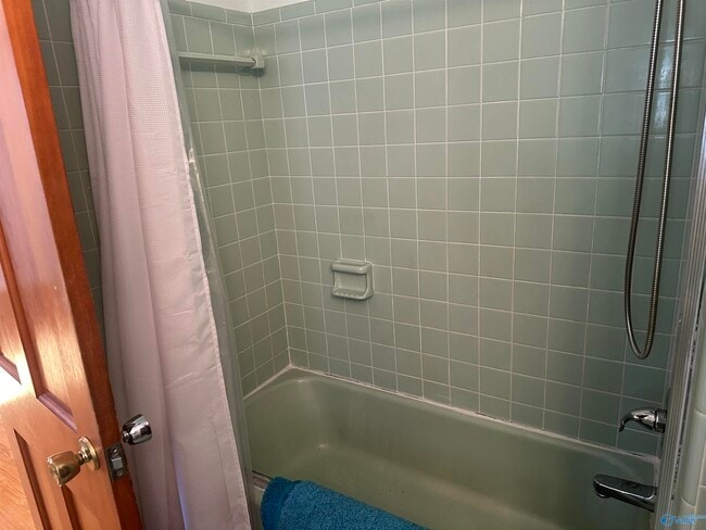 Building Photo - 102 Jones Valley Dr SW