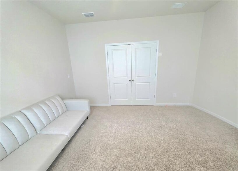 Building Photo - 327 Vly Oak Dr
