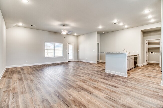 Building Photo - 2900 Clover Dr