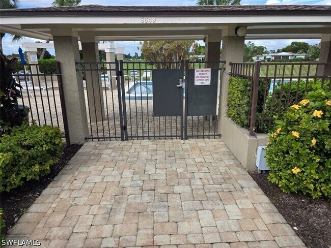 Building Photo - 3655 Boca Ciega Dr