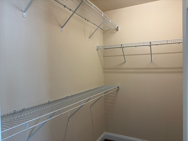 Building Photo - MOVE IN SPECIAL: 2 Bedroom, 2.5 Bathroom Townhouse in Greensboro!