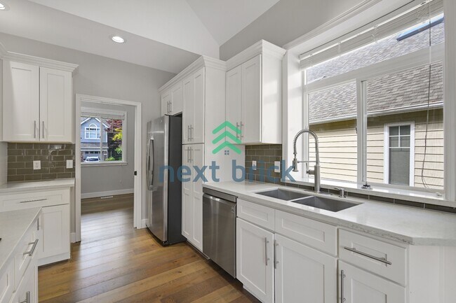 Building Photo - "Charming Sammamish Retreat: 3-Bedroom Home with 2.5 Baths & 1,710 Sq Ft of Comfort"