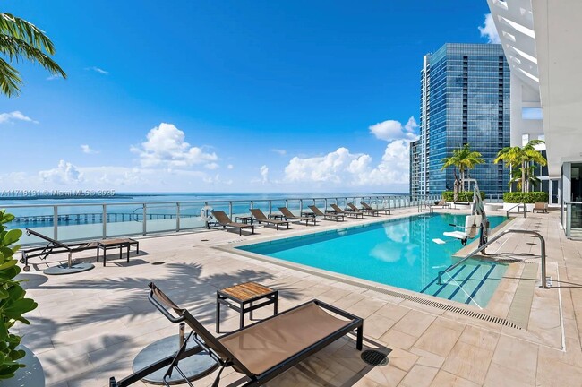 Building Photo - 1300 Brickell Bay Dr