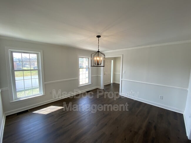 Building Photo - 219 Butternut Dr