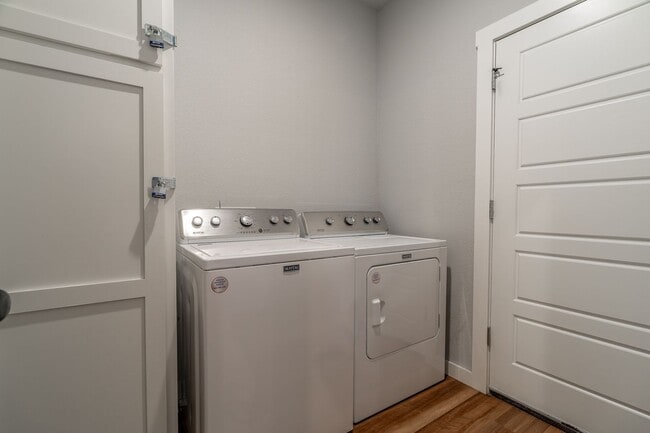 Building Photo - Nearly New Bella Vista Home Nestled in Ultimate Privacy! Furnished options available!