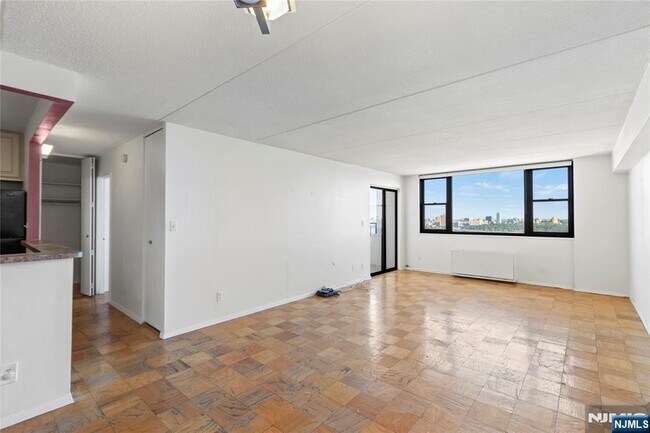 Building Photo - 250 Gorge Rd