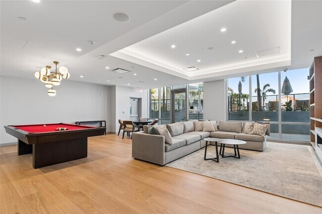 Building Photo - 400 Central Ave