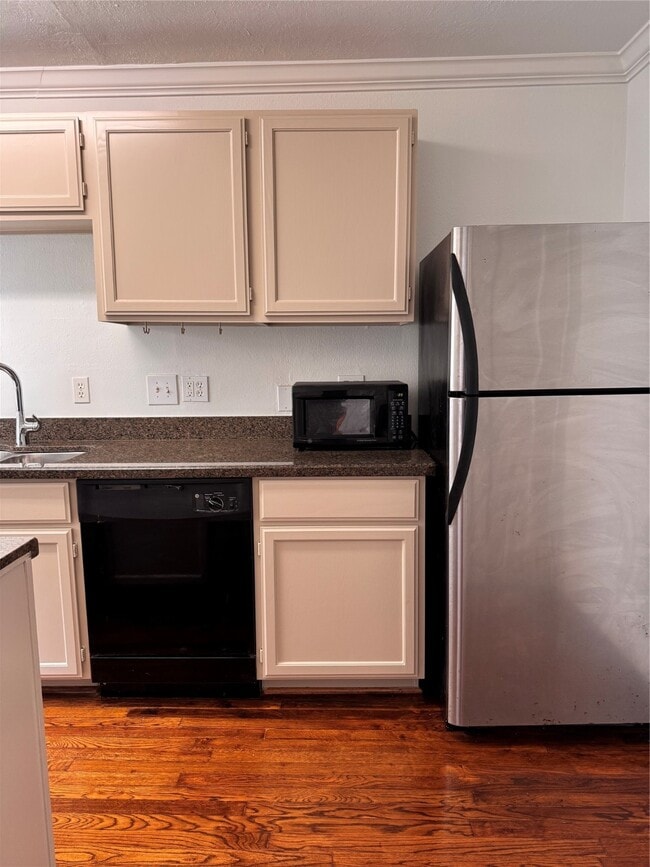 Building Photo - 2646 Persa St