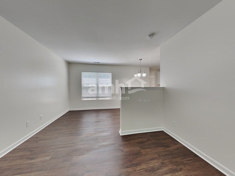 Building Photo - 132 Drewsbury Dr