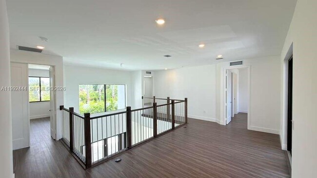 Building Photo - 19708 NE 14th Ave