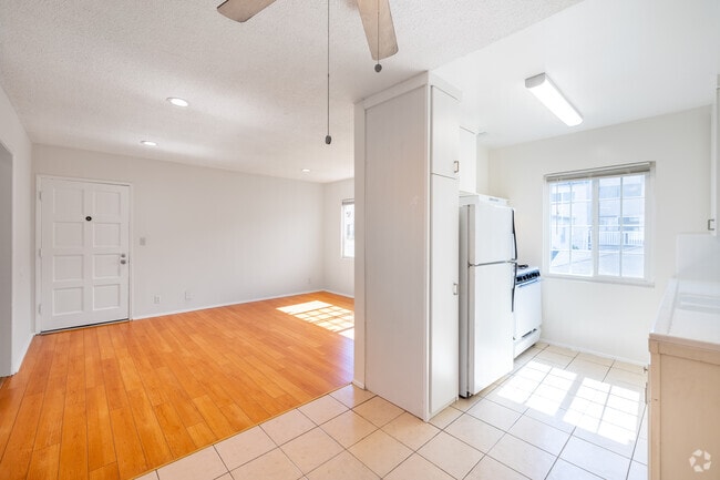 Building Photo - 6134 Hazelhurst Pl