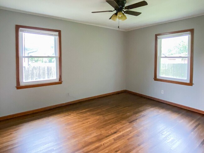 Building Photo - Beautiful 3 bedroom home recently updated
