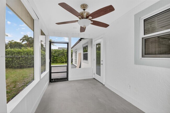 Building Photo - 5276 Pine Tree Dr