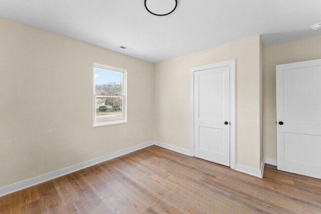 Building Photo - Charming 2-bedroom, 1 bath