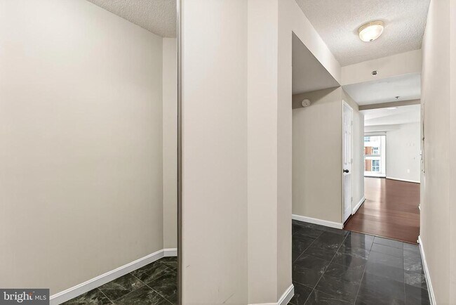 Building Photo - 2181 Jamieson Ave