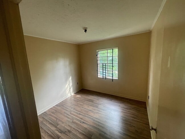 Building Photo - 723 Glenmont Dr