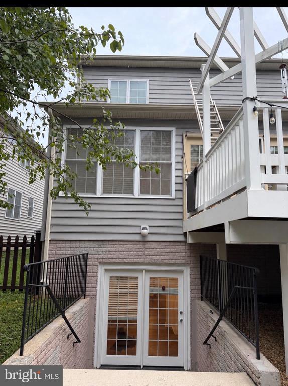 Building Photo - 25209 Eisenhower Dr