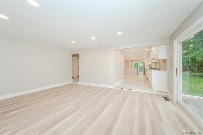 Building Photo - 21993 Riverview Dr