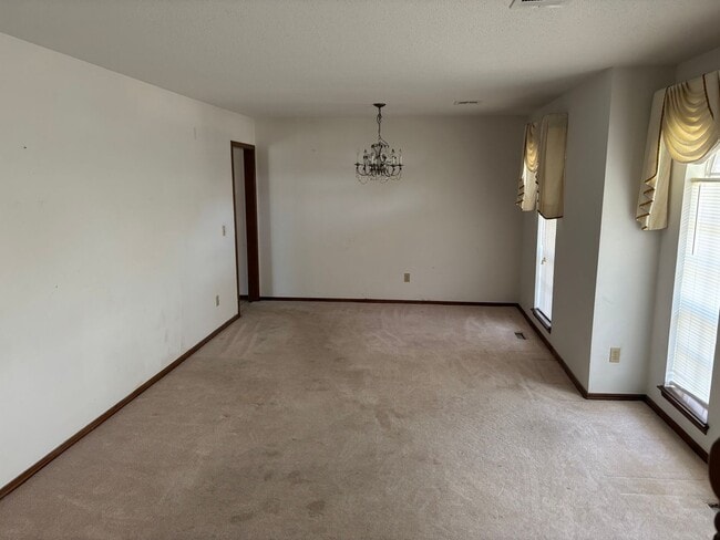 Building Photo - Large Home in NW. OKC, . Putnam City Schools