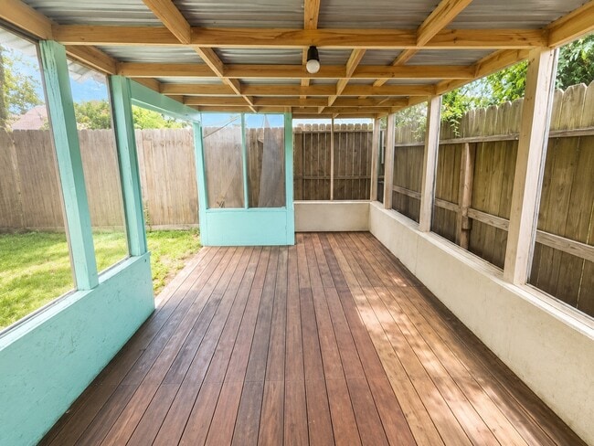 Building Photo - 3105 Oak Rock