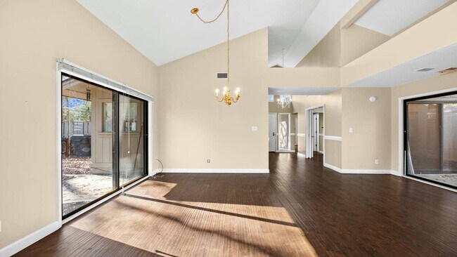 Building Photo - 904 Dogwood Ct