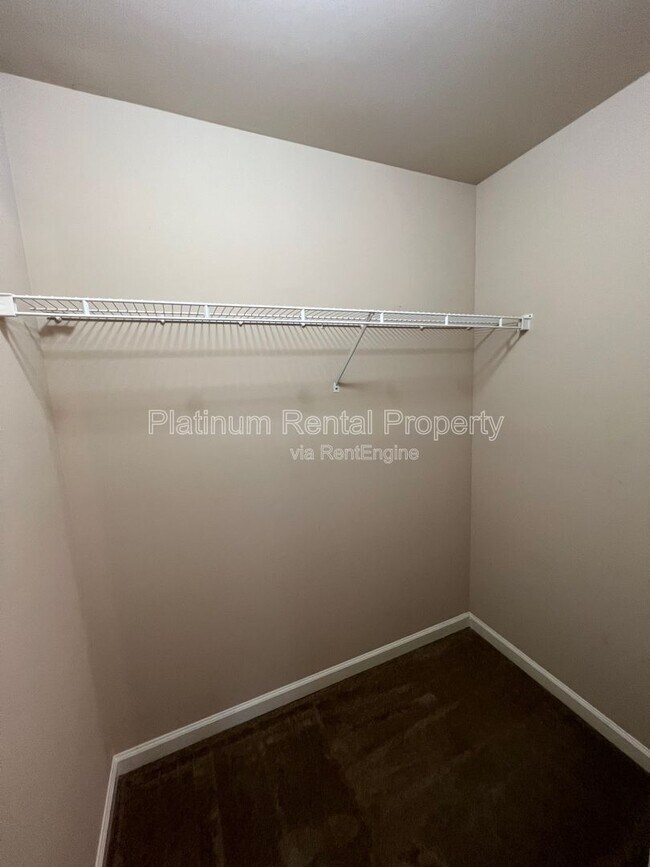 Building Photo - 7115 Red Fox Ln