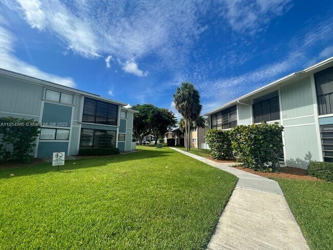 Building Photo - 9727 Hammocks Blvd