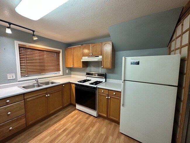 Building Photo - Spacious Kenai Home!