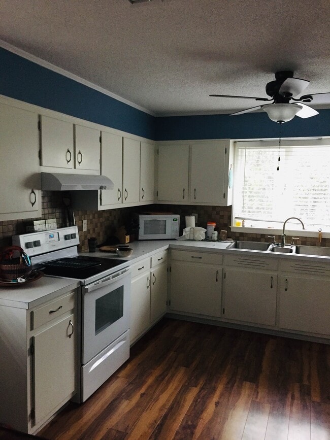 Building Photo - 357 Kalmia Ln