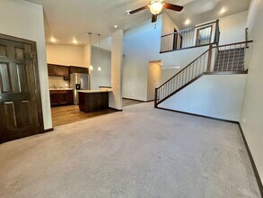 Building Photo - 3 Bed/2.5 Bath Townhome For Rent!
