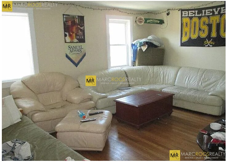 Building Photo - 266 Gold St