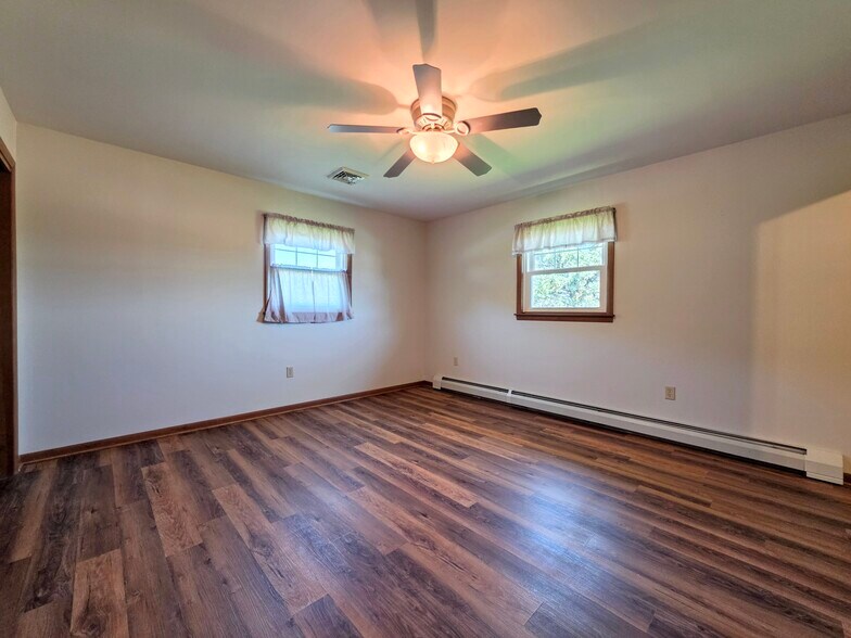 Building Photo - 154 Valley View Dr