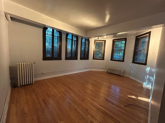 Building Photo - 1 bedroom in Chicago IL 60640