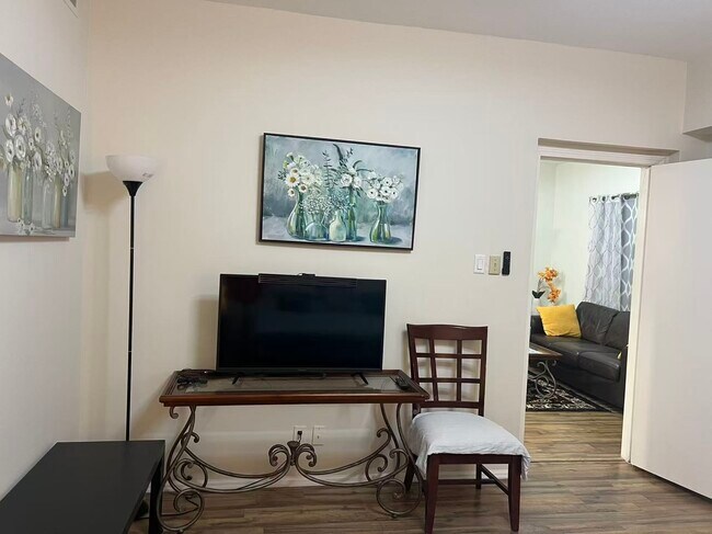 Building Photo - 2213 S Braeswood Blvd