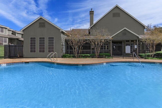 Building Photo - 1297 W Loop 1604 N